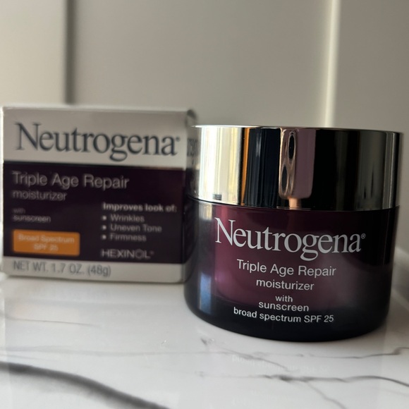 Neutrogena Triple Age Repair Daily Facial Moisturizer with SPF 25 Sunscreen - Picture 2 of 14